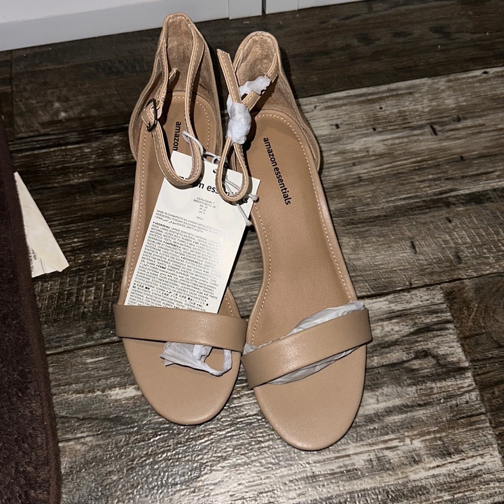 NUDE AMAZON BASIC HEELS